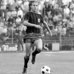 Eintracht Frankfurt 1972 - 73 Retro Fußballtrikot